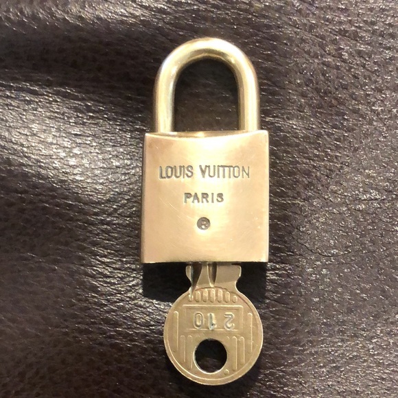 Vintage LV Louis Vuitton Padlock Lock & Key 210 - Picture 3 of 7